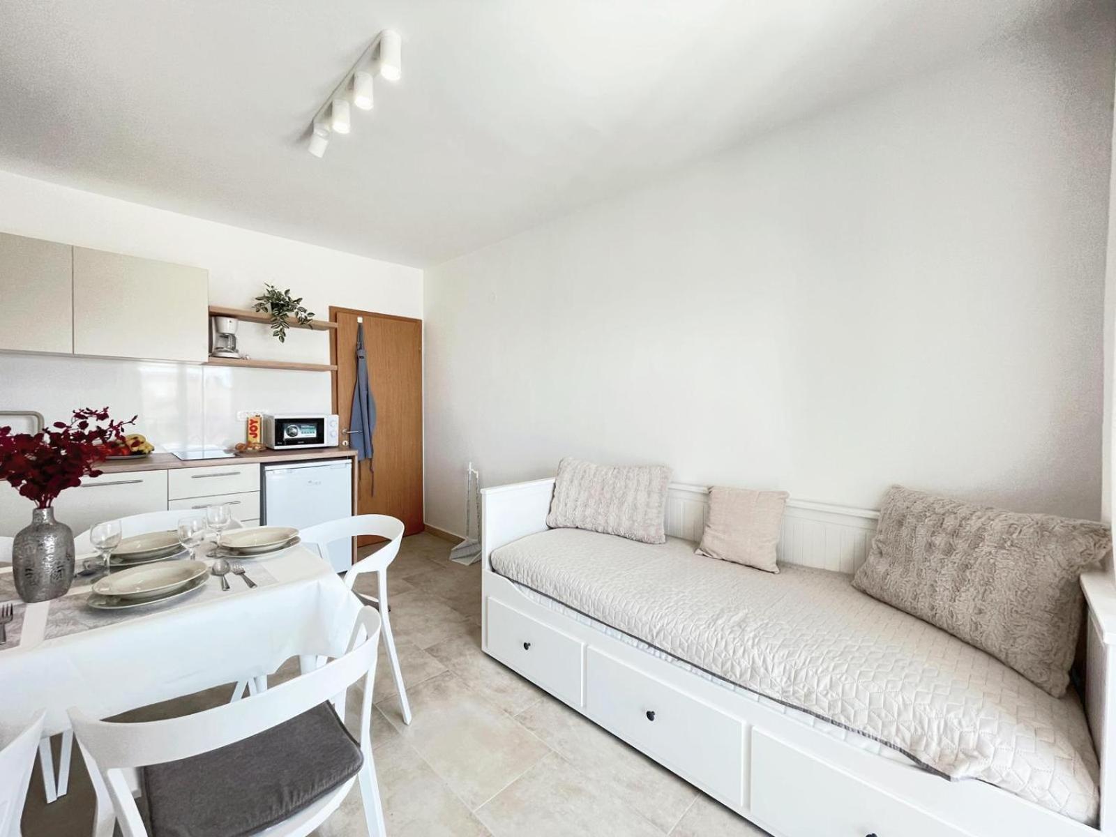Caramel Comforts With Sea View In Stinjan Only 300 Meters From The Beach Пула Экстерьер фото